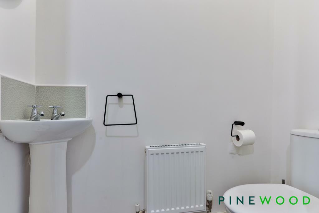 GROUND FLOOR W.C/CLOAKROOM