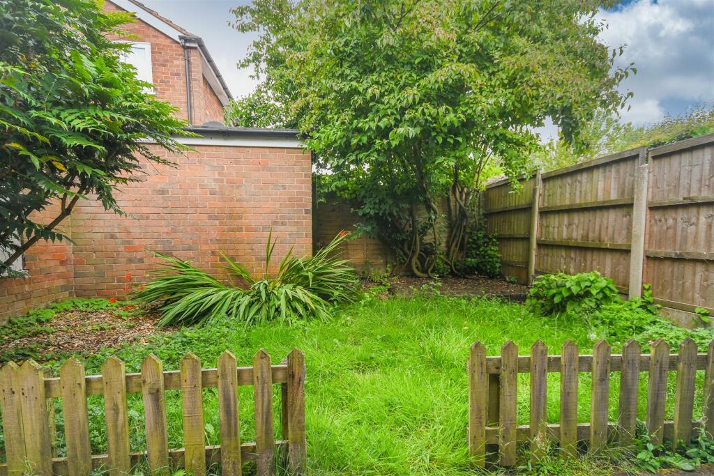 30 The Pavement - Garden.jpg