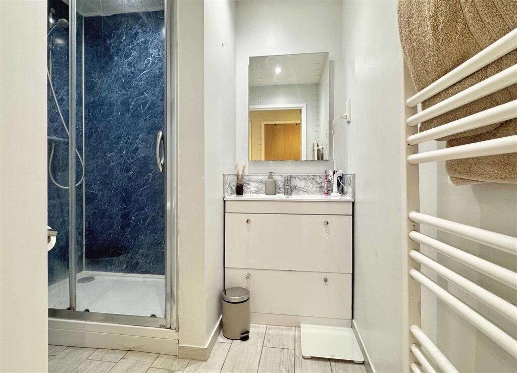 Shower Room.jpg