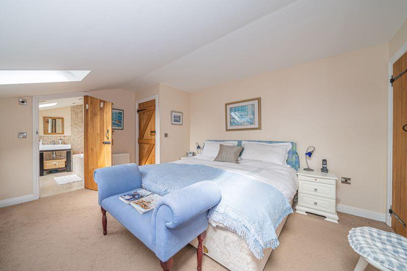 Principal bedroom with en suite 