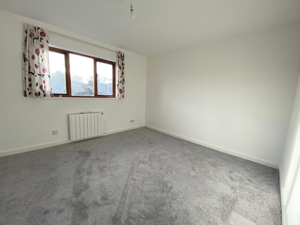 bedroom without furniture