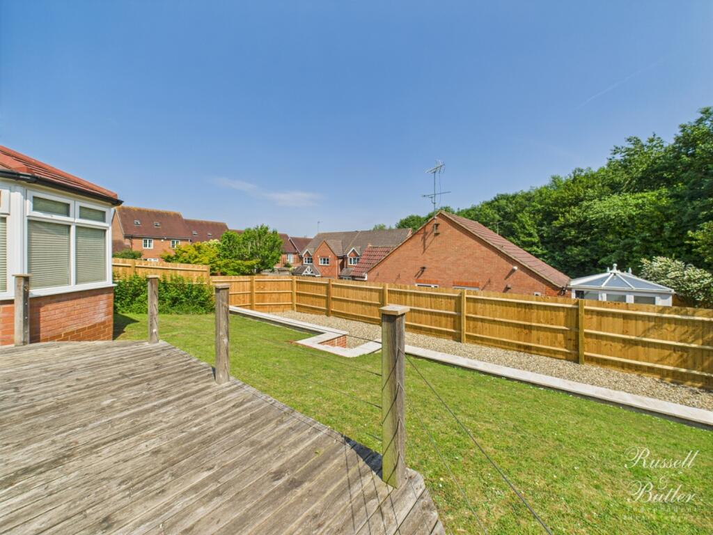 CAM02127G0-PR0300-STILL019