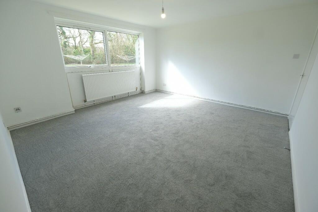SITTING/DINING ROOM