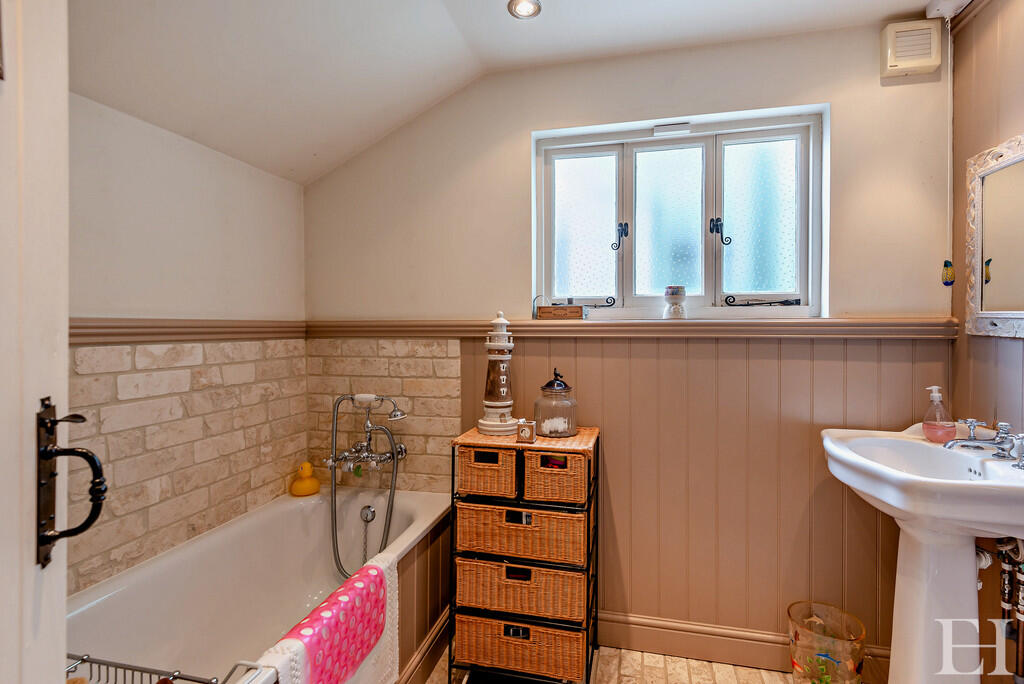 8640802-interiorW...