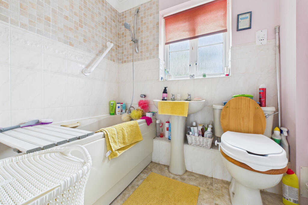 CAM05454G0-PR0017-STILL012