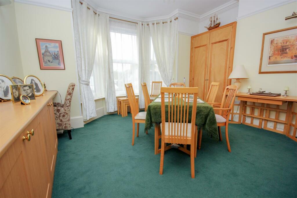 Dining Room.jpg