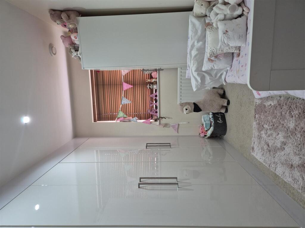 Winnie_23_bed3.jpg