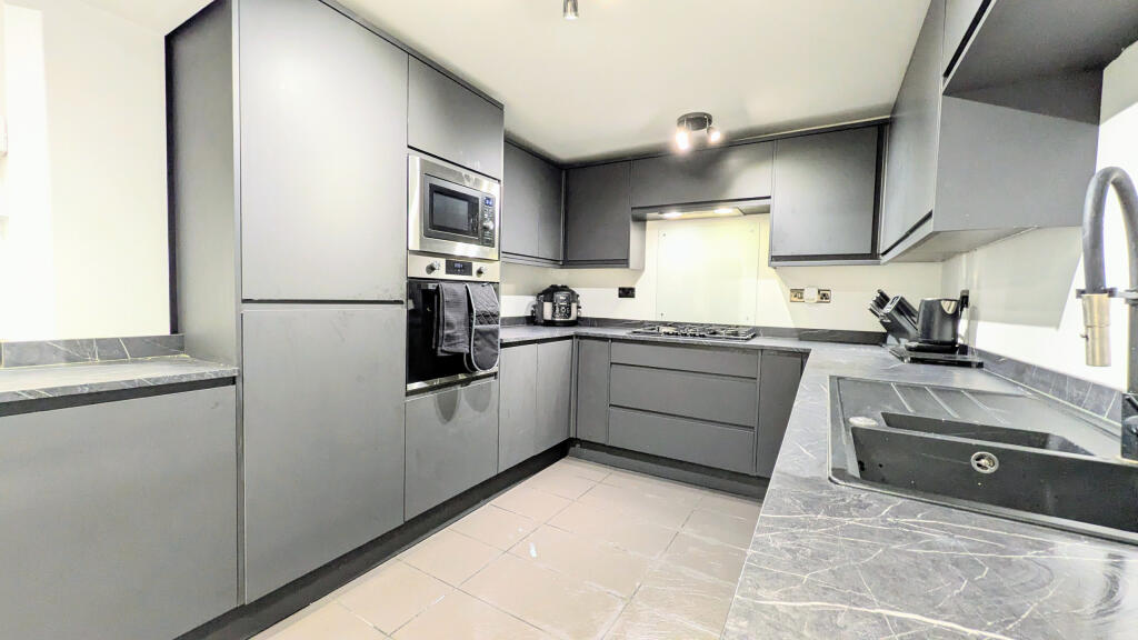 PXL_20251205_101705490.MP~2