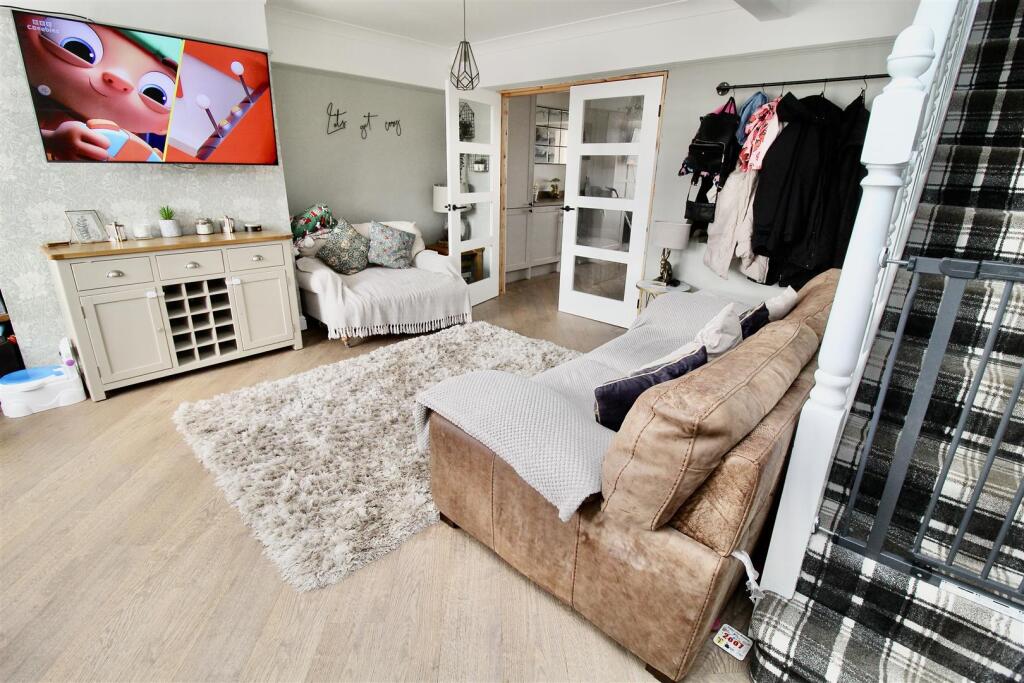 Open Plan Lounge/Hallway