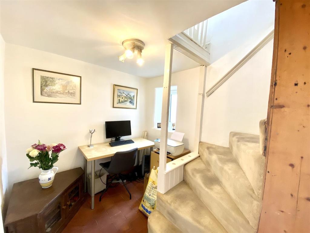 FIRST FLOOR STAIRS