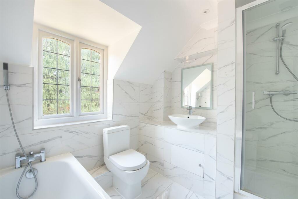 Gills Hill Lane 7.jpg