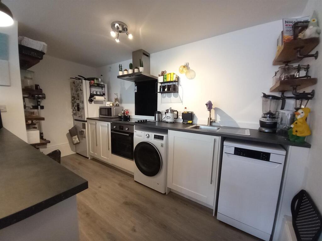 Ap[artment 11 Kitchen.jpg