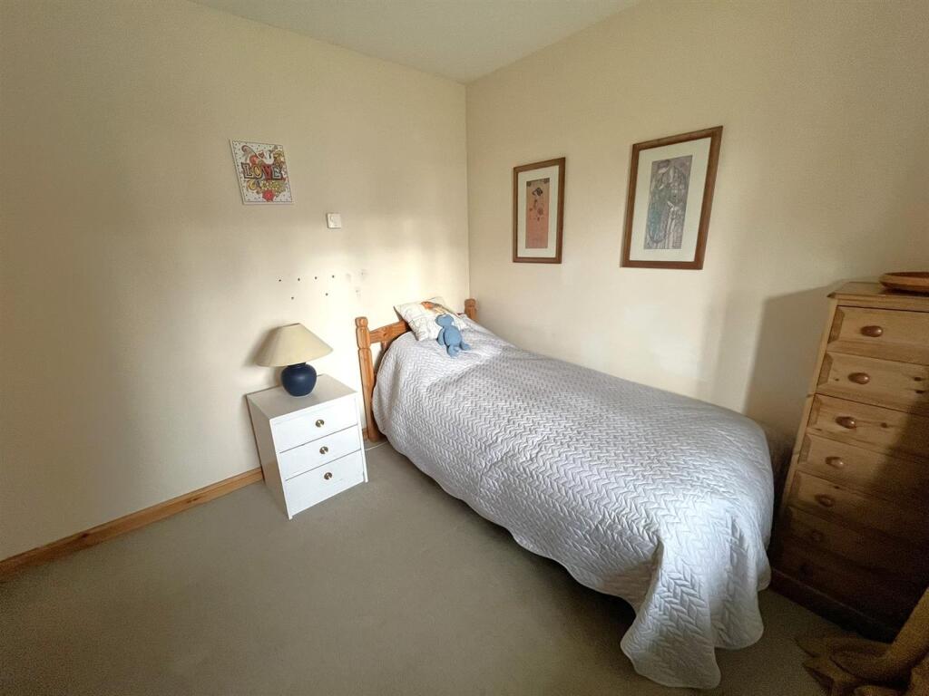 GROUND FLOOR BEDROOM / SITTING ROOM