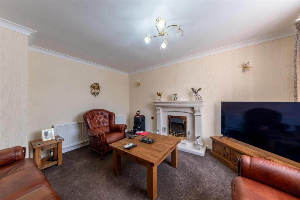 4 Meadow Lane-011.jpg