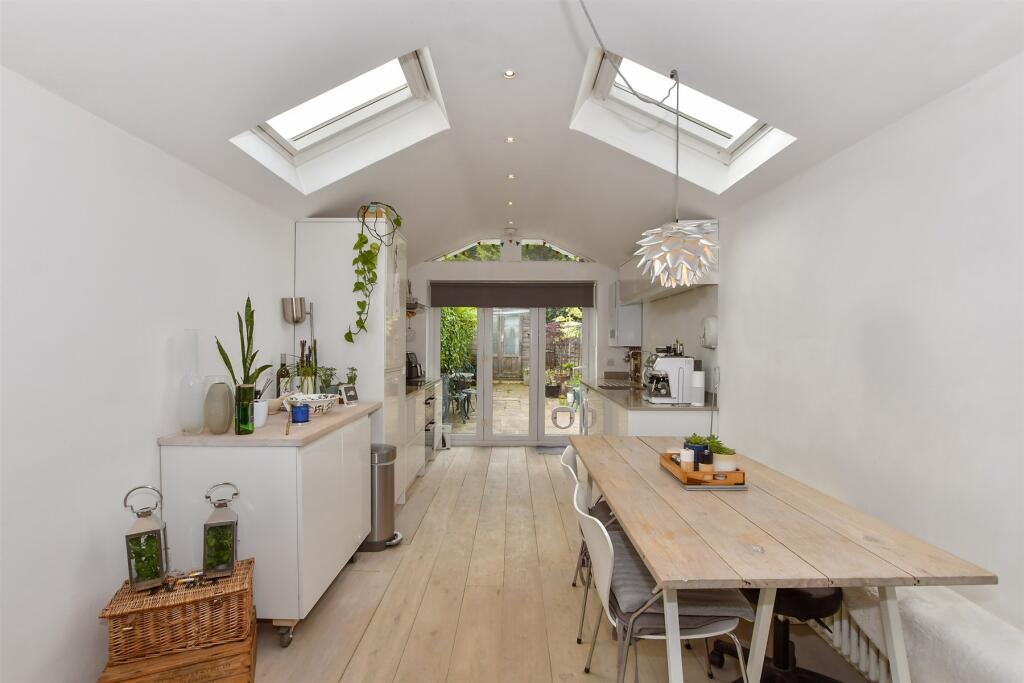 Kitchen/ Breakfast Room
