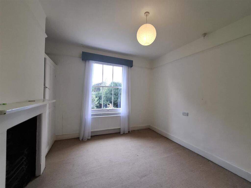 a.bedroom.jpg