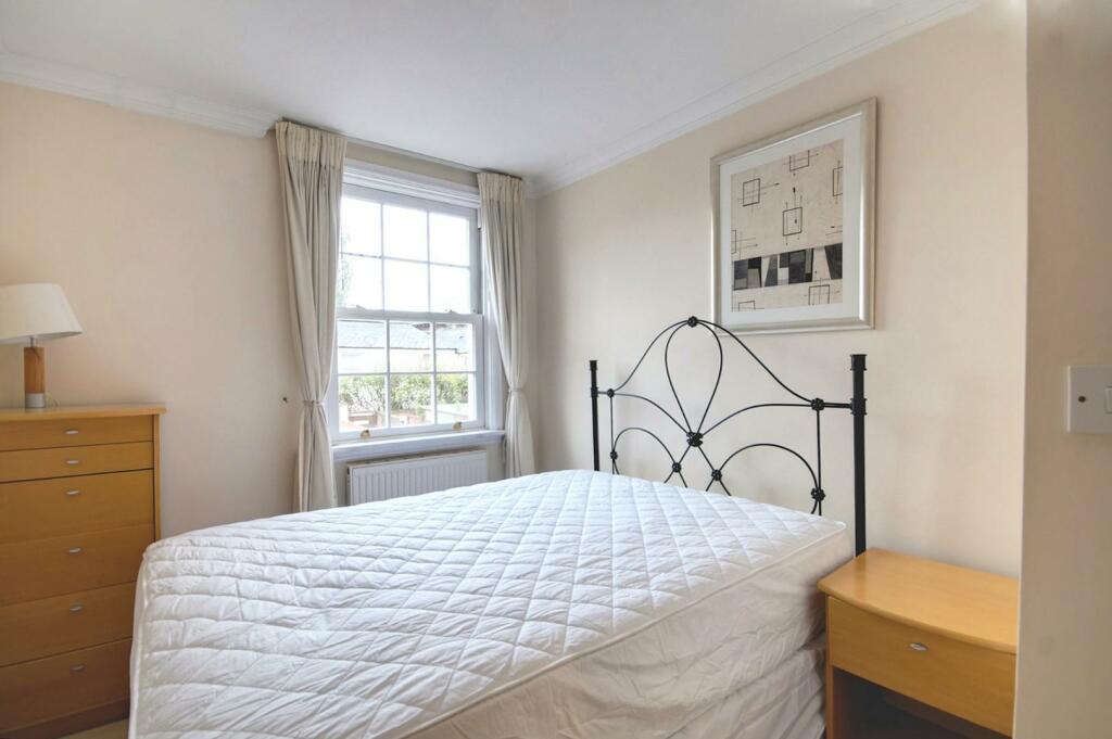 Bed 2.jpg