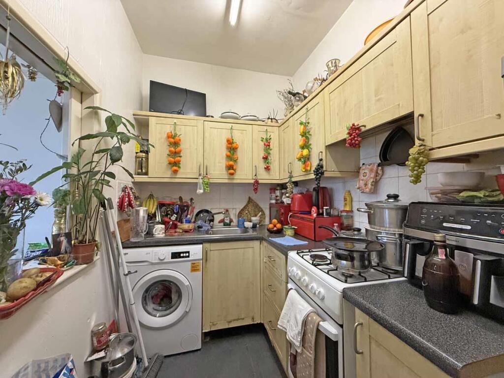 Pentillie Road 10 Flat 4 Kitchen Front.jpg