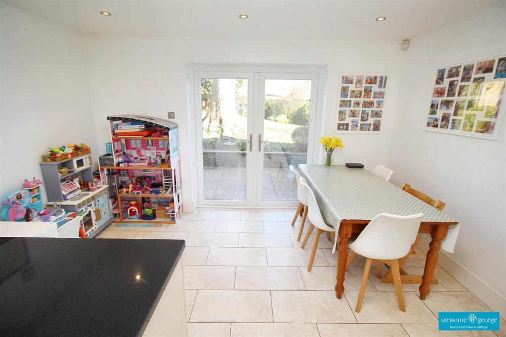 Kitchen/Breakfast Room