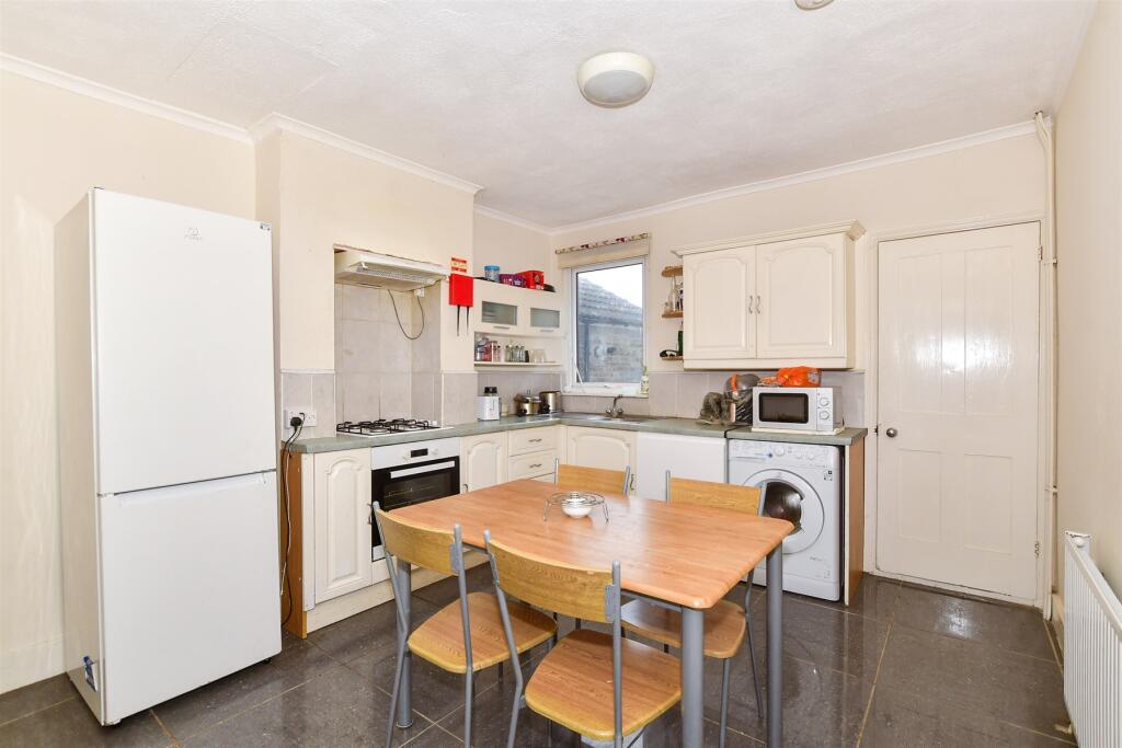 Kitchen/ Breakfast Room