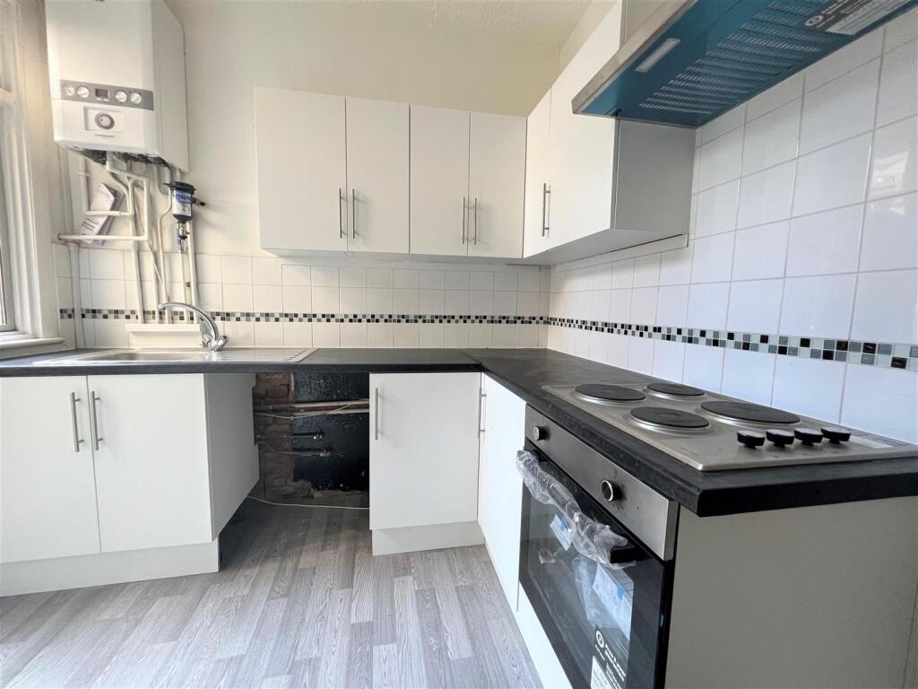Kitchen2.jpg
