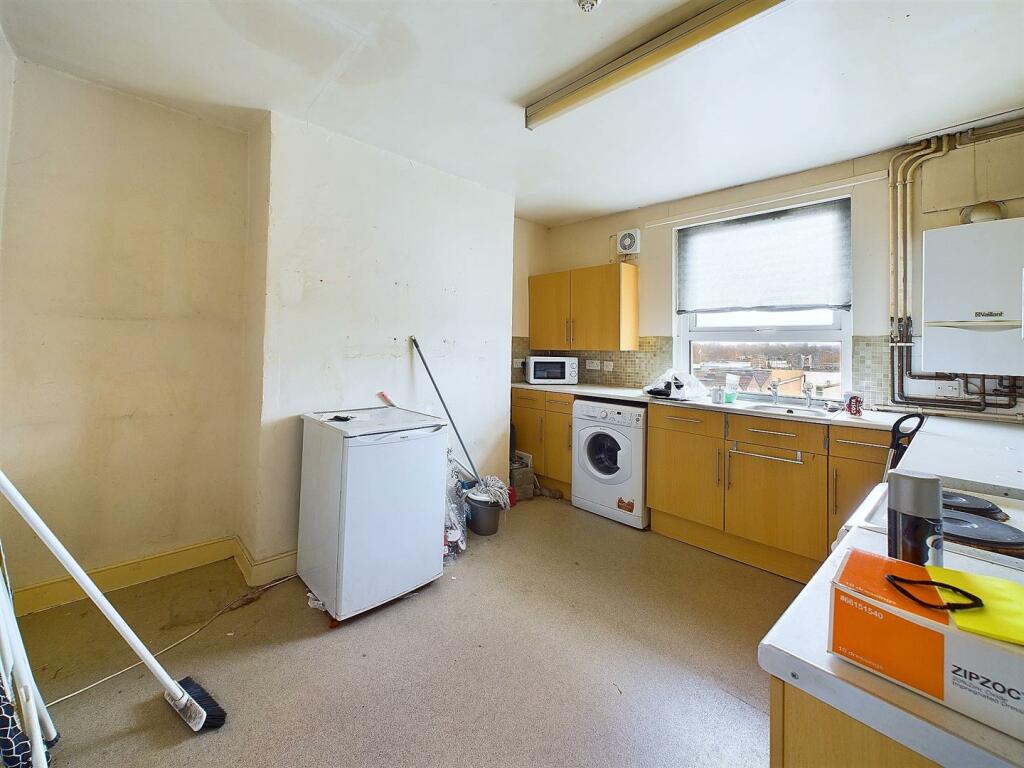 9 - 2 X 2-Bed Maisonette In Montpelier.jpg