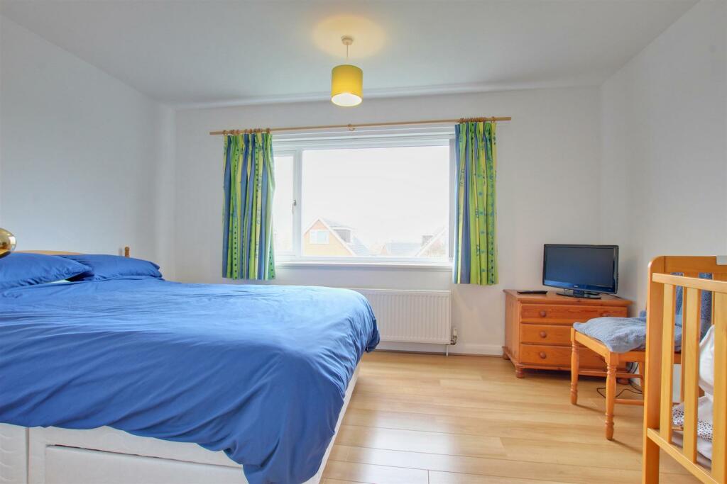 BEDROOM 2 (SIDE)