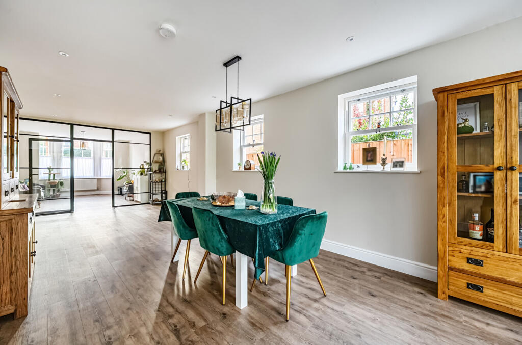 1361949-12-68ffa0...