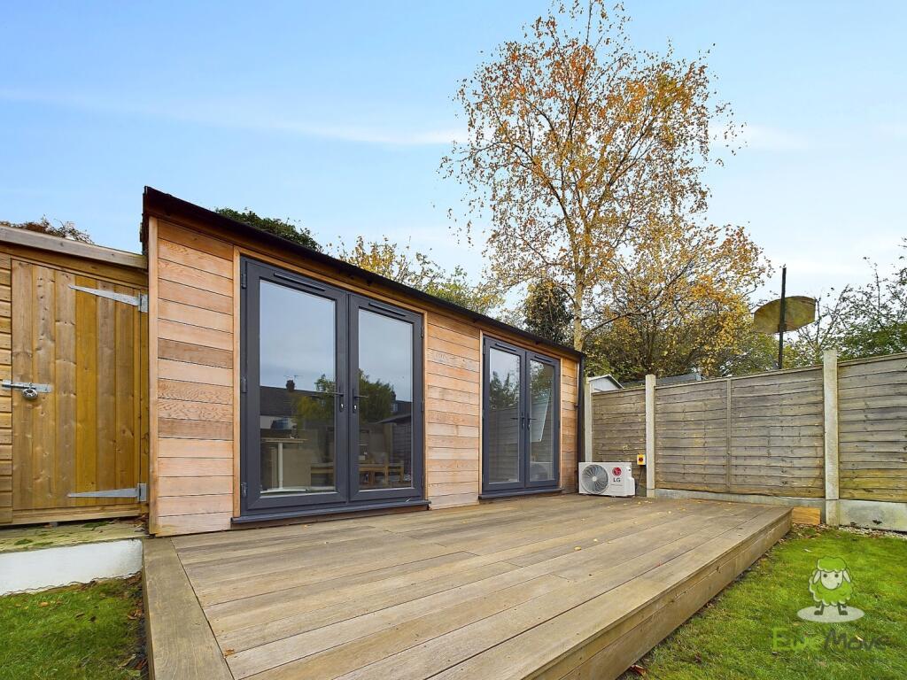 CAM01543G0-PR0103-STILL049