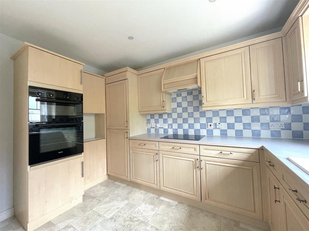 Kitchen (2).jpeg