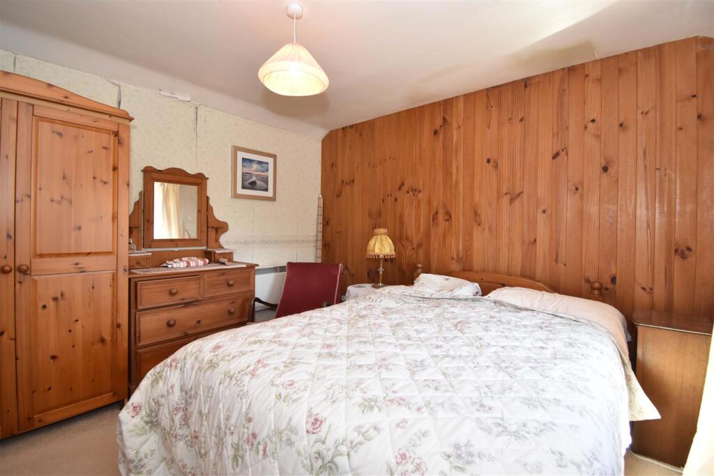 Bedroom One T202511031159.jpg