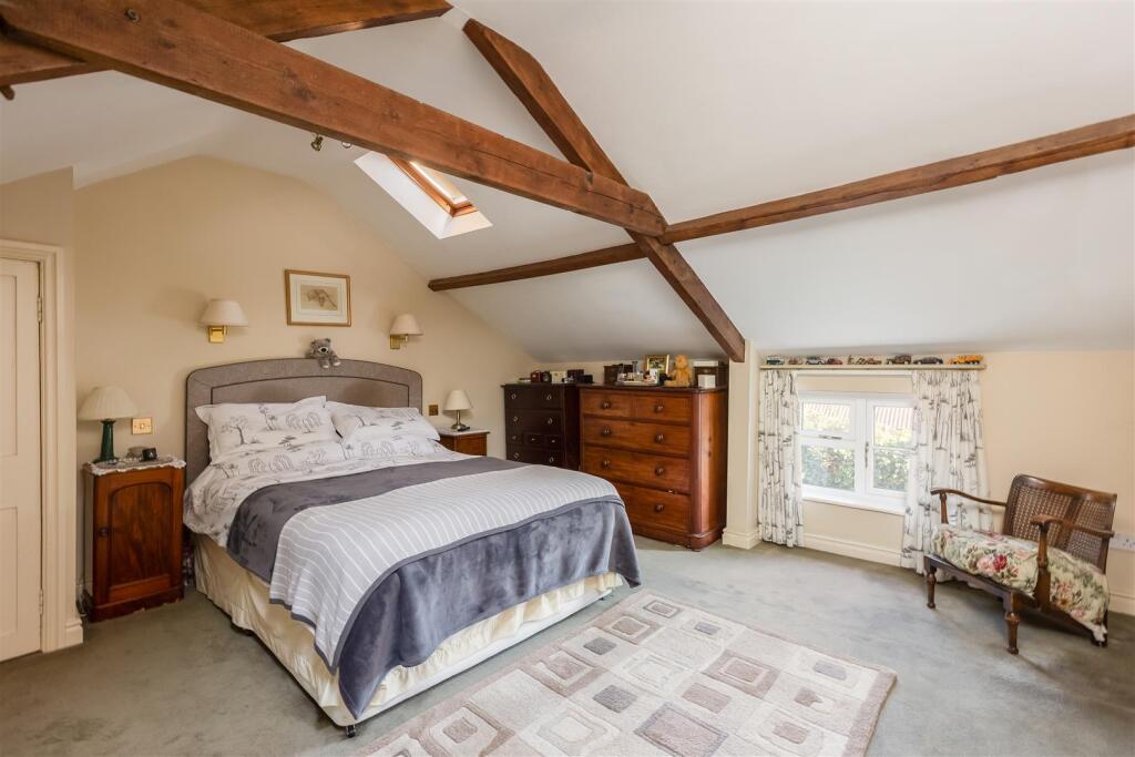 Rockery Cottage Bedroom 1-1.jpg