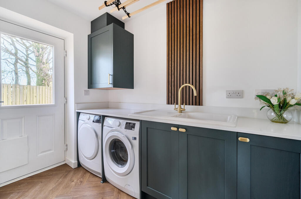 1384842-12-692586...