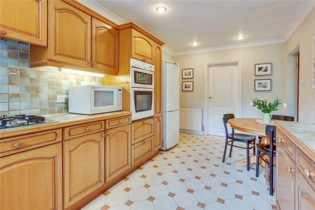 Kitchen/B'fast Room