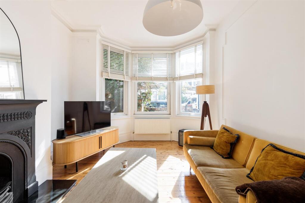 Lyndhurst Drive, E10