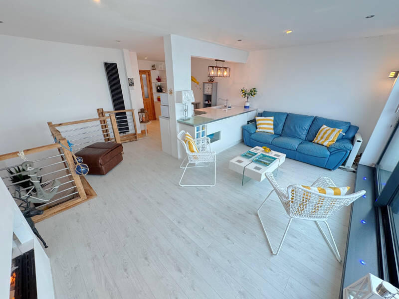 First Floor Lounge and Kitchen
