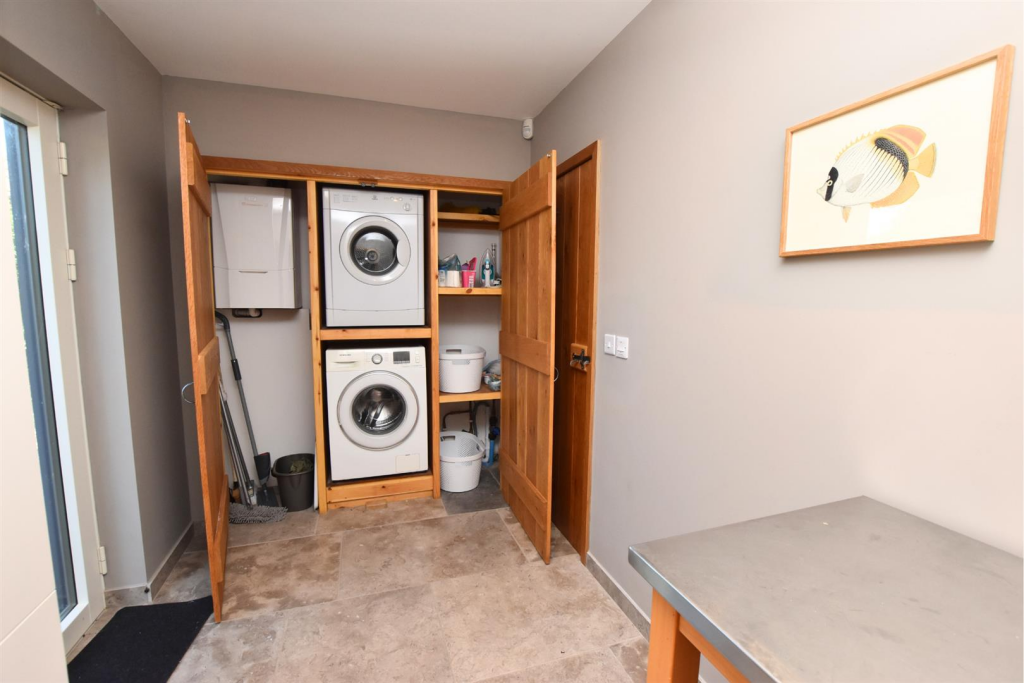 LAUNDRY/BOOT ROOM