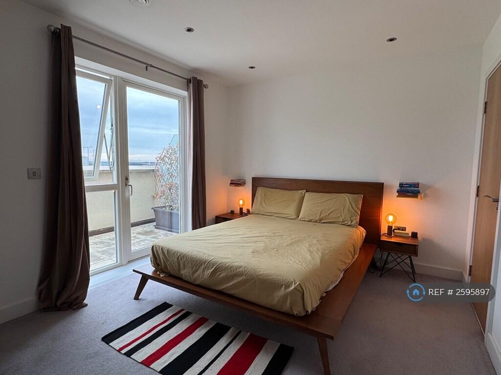 Bedroom 1 (Ensuite)