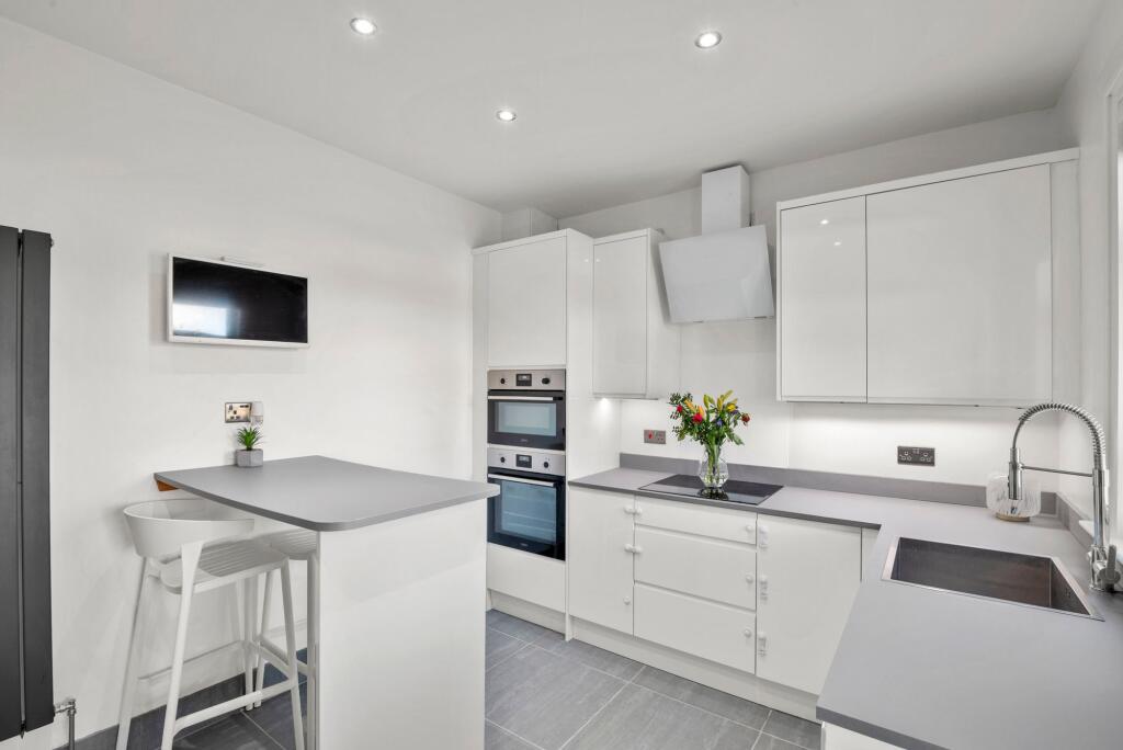 Kitchen / Dining Area