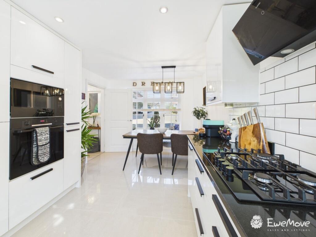 CAM02877G0-PR0064-STILL003