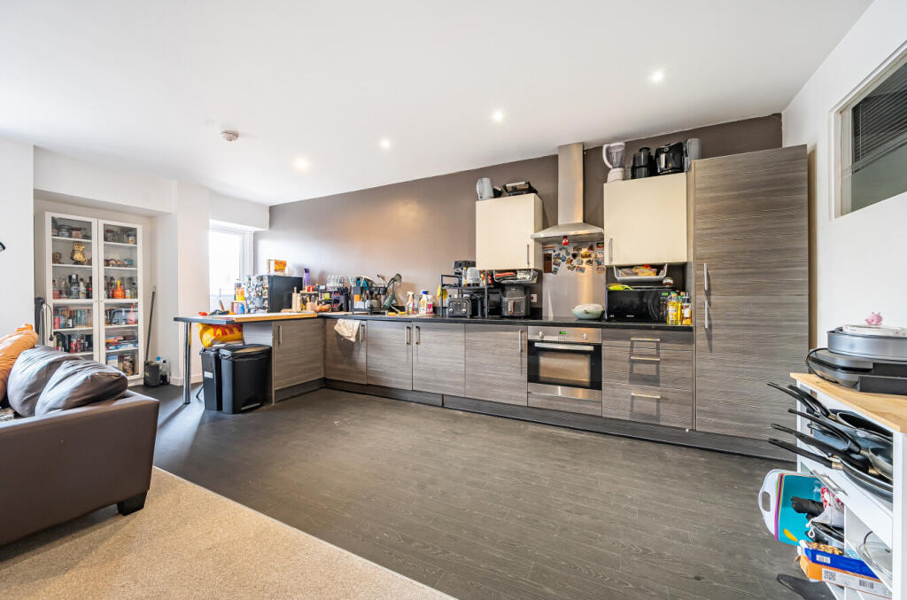 1359780-11-68ee84...