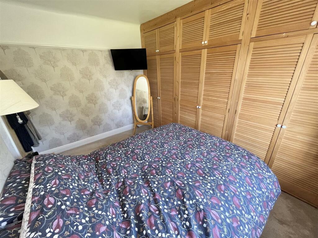 Bedroom 1 Aspect 3.jpg