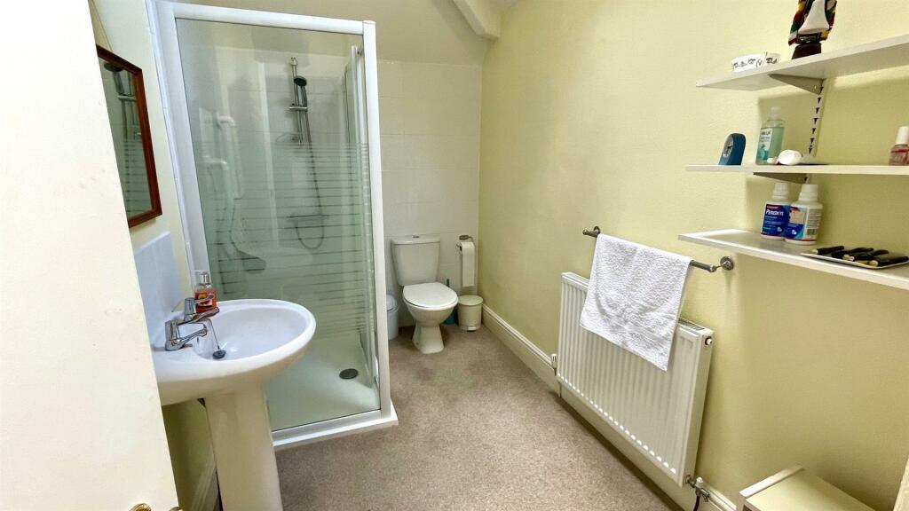 3 PIECE SHOWER ROOM