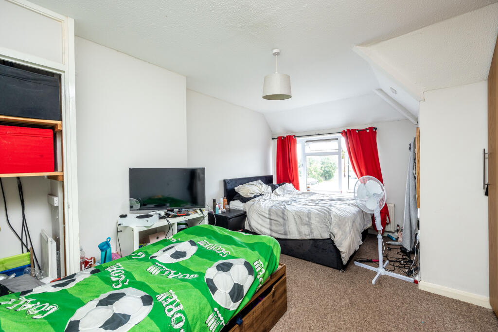 23 Buckingham Road, MK18 2QA-13
