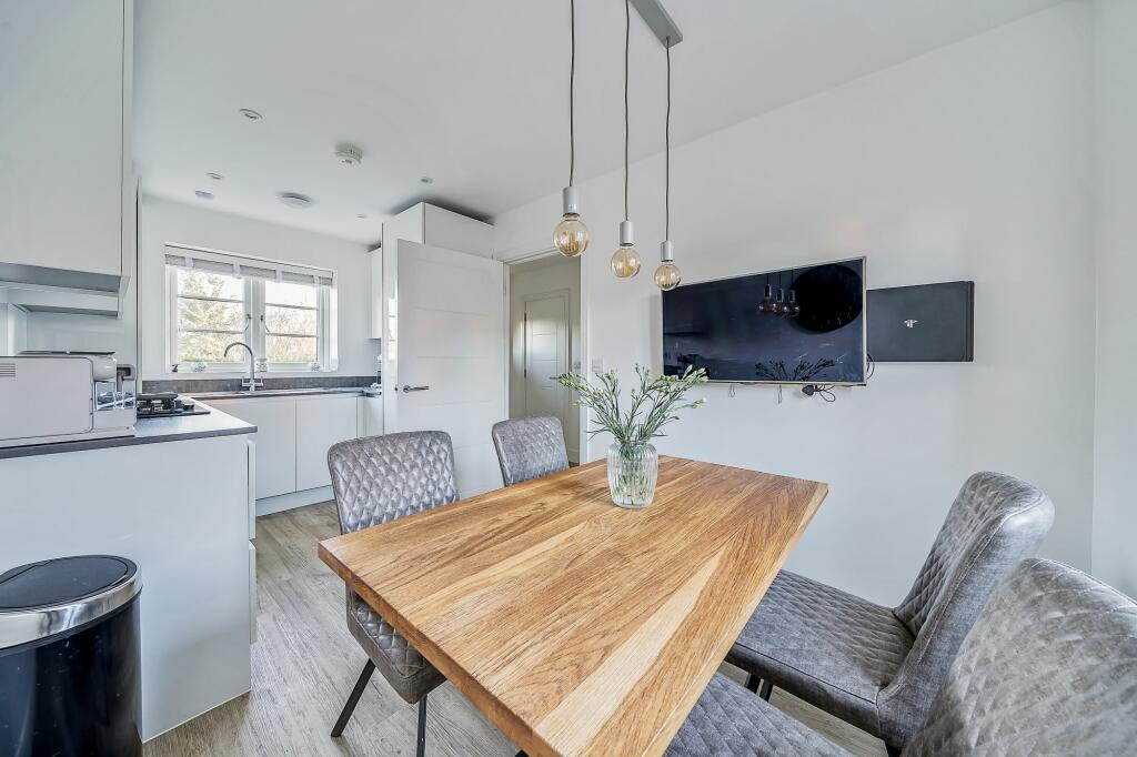 Kitchen/Dining Room (1)