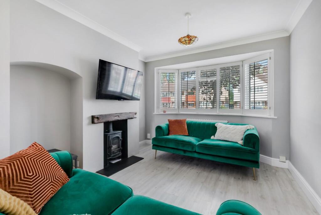 CAVERLEIGH WAY   -6.jpg