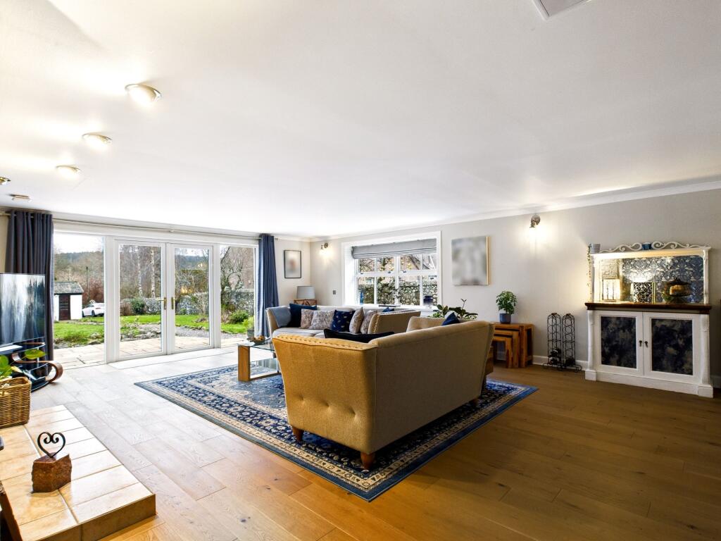 Formal lounge