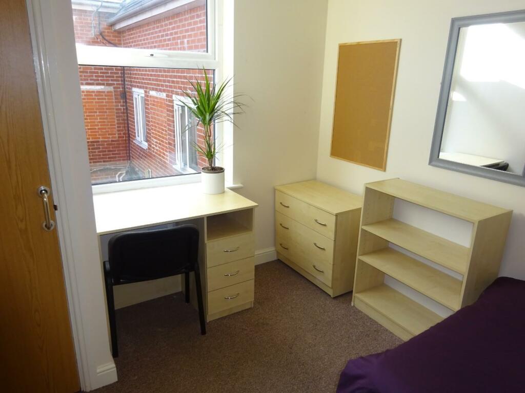 497a Glossop - Bedroom 1.JPG