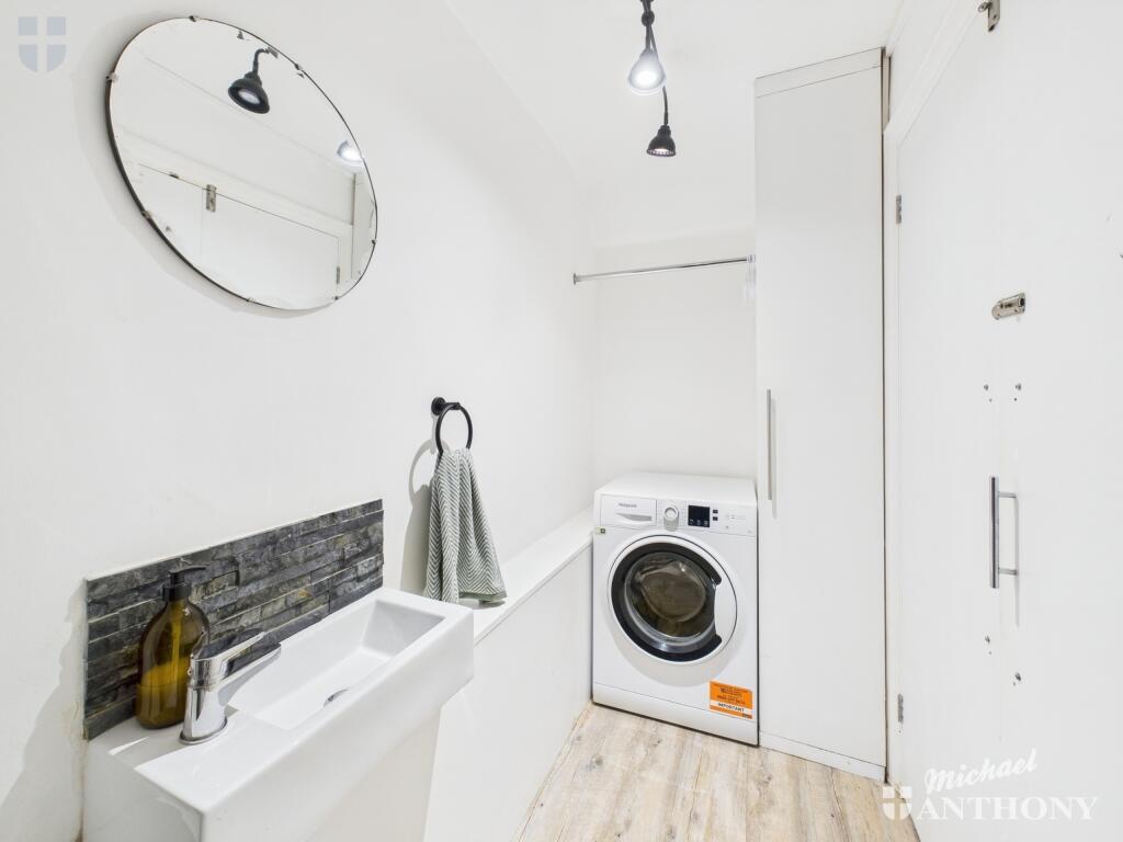 CAM03852G0-PR0224-STILL015