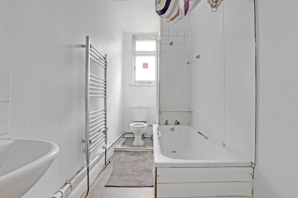 08-f4d9JHPropWorld - 63b Sydenham Road - 22-medium